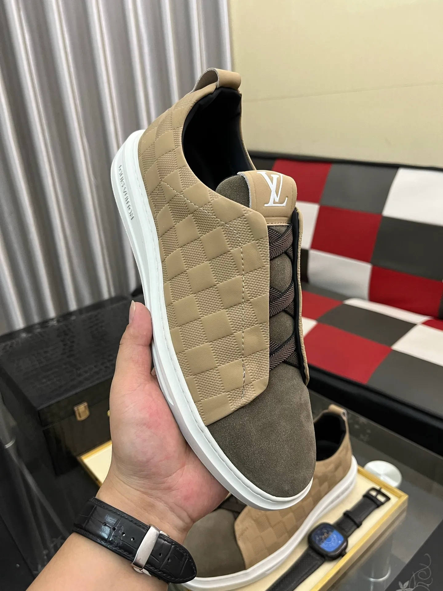 Men's shoes💰: 438⌚️⌚️"Loui* Vuitto*" LV's new Gaobang sports and casual shoes, imported first-layer cowhide ➕ imported sheepskin lining, high-end and comfortable, original outsole is light and wear-resistant! Purely handmade, details determine quality! Size 38-444️⃣Colors available
